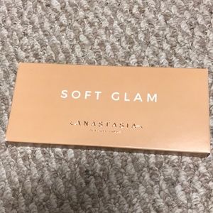 NEW ABH SOFT GLAM PALETTE